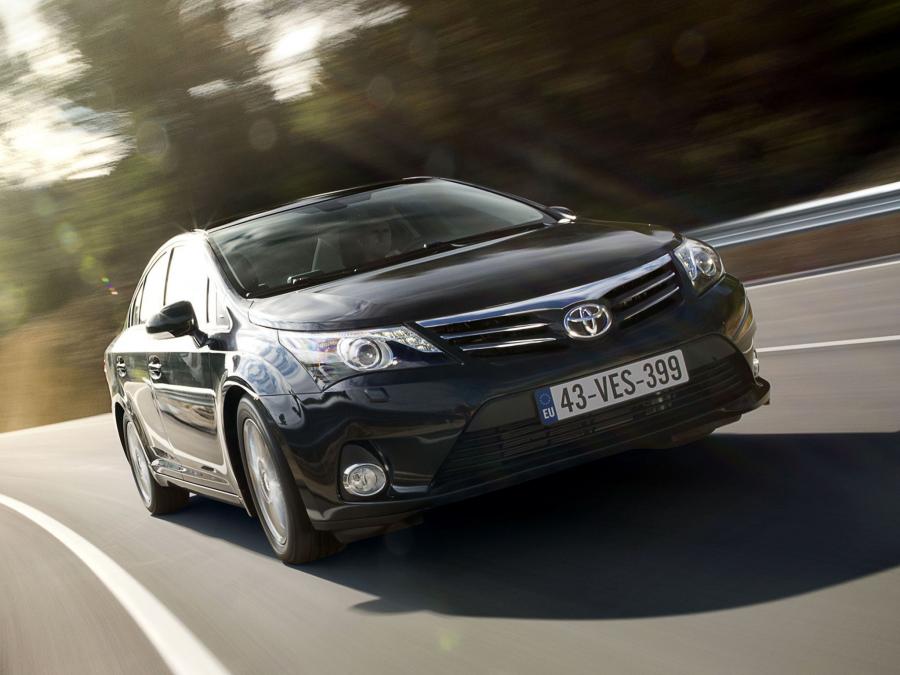  Toyota Avensis Sedan 2011 года  (фото 31 из 34)